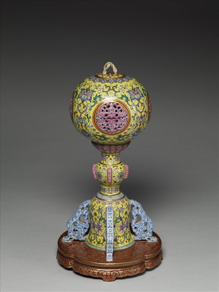 粉彩黃地福慶紋冠架