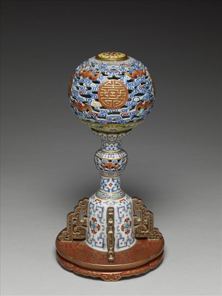 青花五彩雲蝠萬壽紋冠架