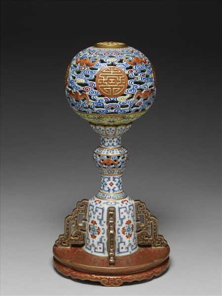 青花五彩雲蝠萬壽紋冠架