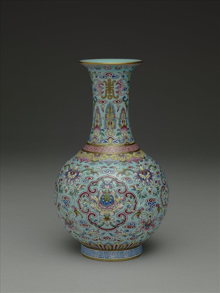 洋彩藍地番蓮紋長頸瓶