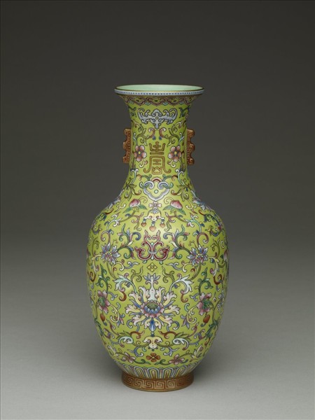 粉彩綠地番蓮紋雙耳瓶