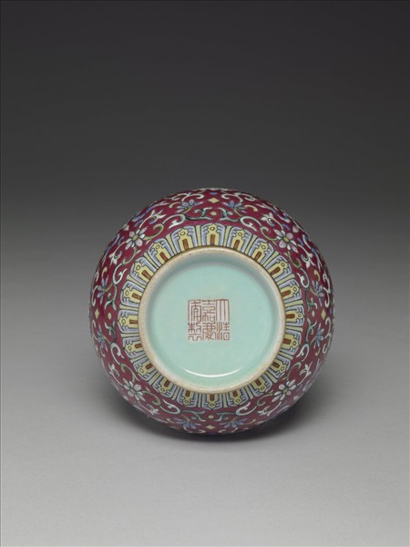 粉彩紅地錦上添花瓶