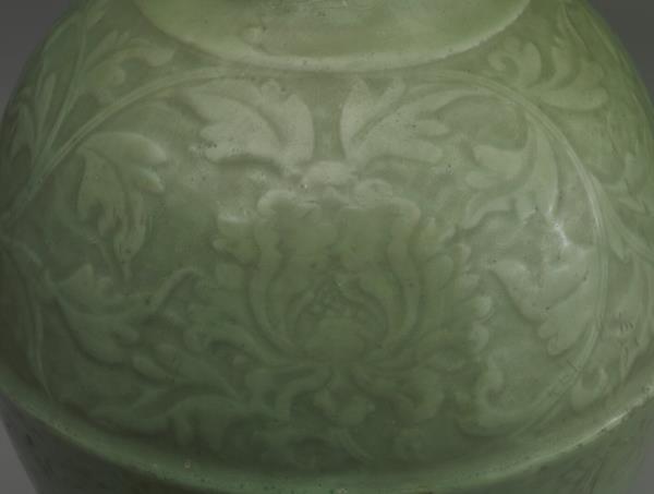 龍泉窯 青瓷劃花花卉紋鳳尾瓶