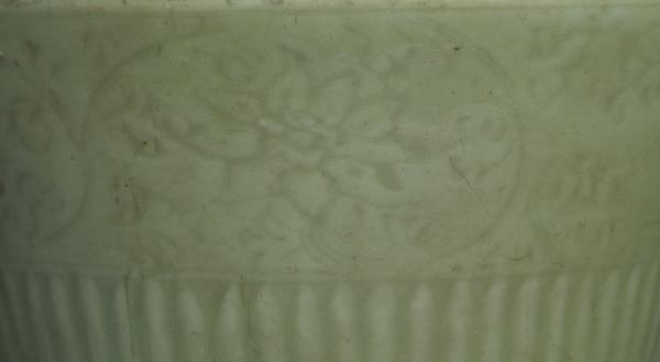 龍泉窯 青瓷劃花花卉紋鳳尾瓶