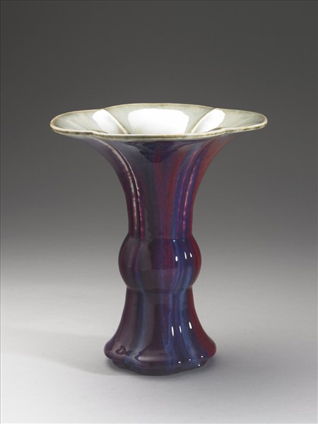 爐鈞釉四瓣花觚