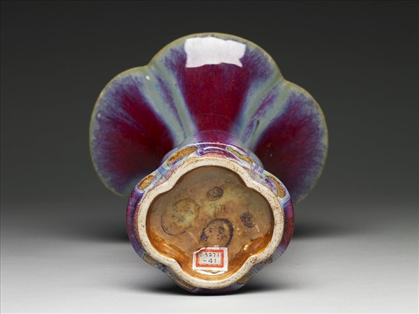 爐鈞釉四瓣花觚