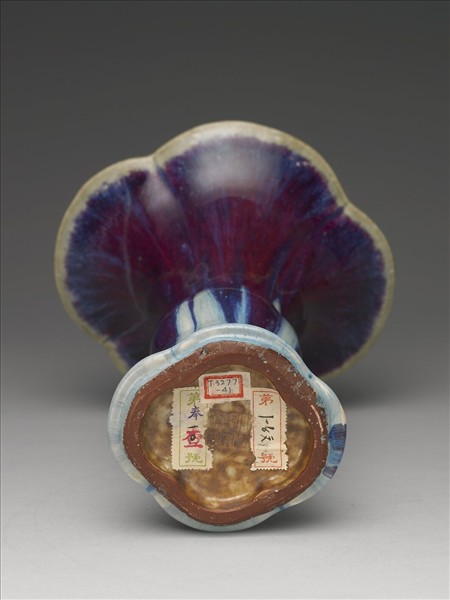 爐鈞釉四瓣花觚