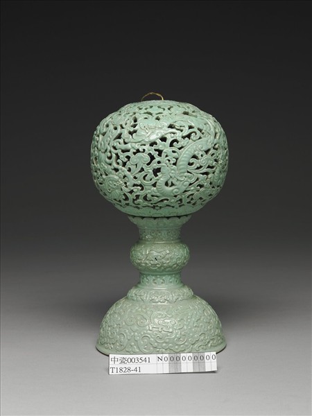 綠彩雲龍紋冠架