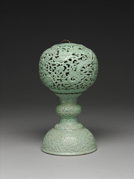 綠彩雲龍紋冠架