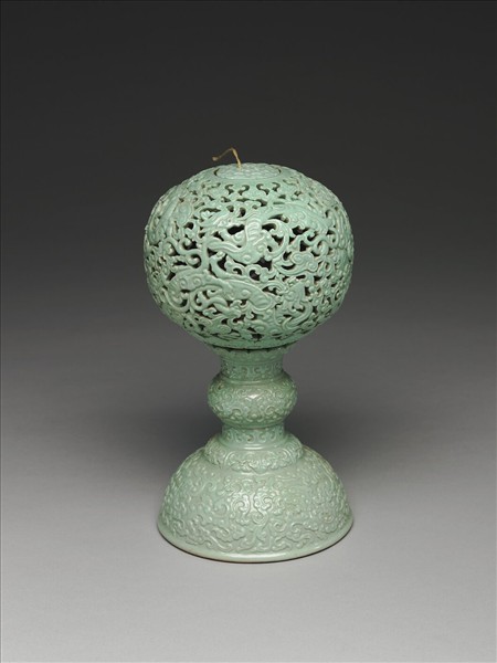 綠彩雲龍紋冠架