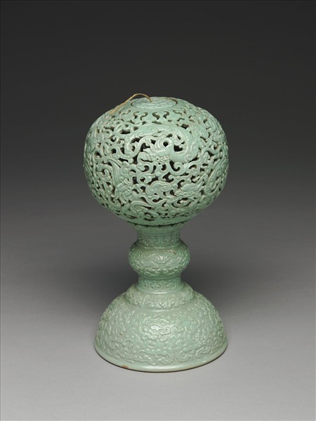 綠彩雲龍紋冠架