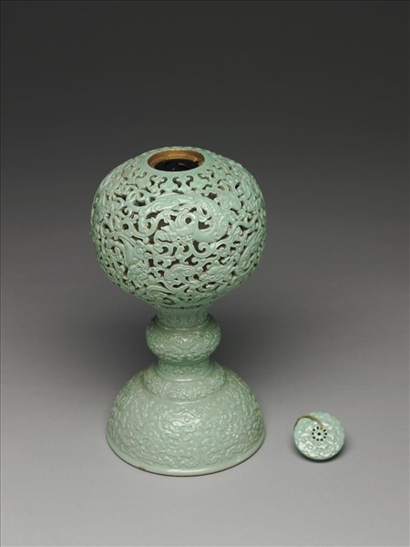 綠彩雲龍紋冠架