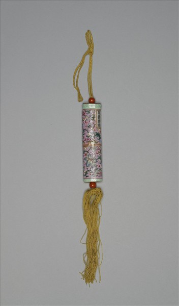 粉彩粉紅地纏枝花卉紋牙籤筒