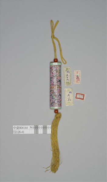 粉彩粉紅地纏枝花卉紋牙籤筒