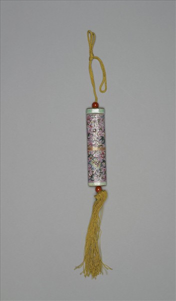 粉彩粉紅地纏枝花卉紋牙籤筒