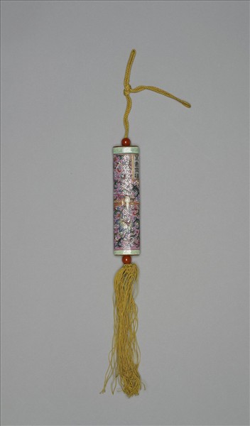 粉彩粉紅地纏枝花卉紋牙籤筒