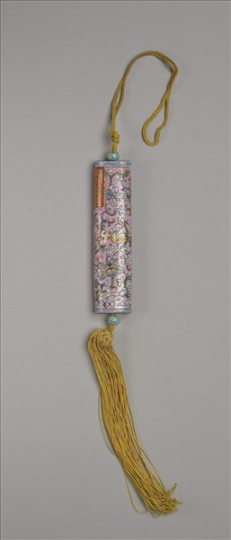 粉彩粉紅地纏枝花卉紋牙籤筒