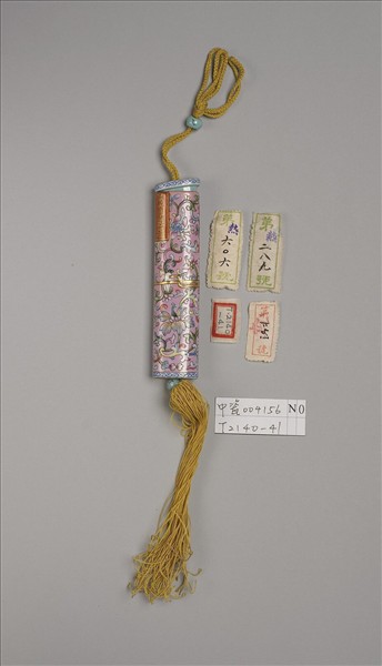 粉彩粉紅地纏枝花卉紋牙籤筒