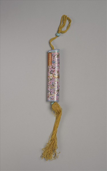 粉彩粉紅地纏枝花卉紋牙籤筒