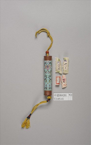 粉彩藍地番蓮紋牙籤筒