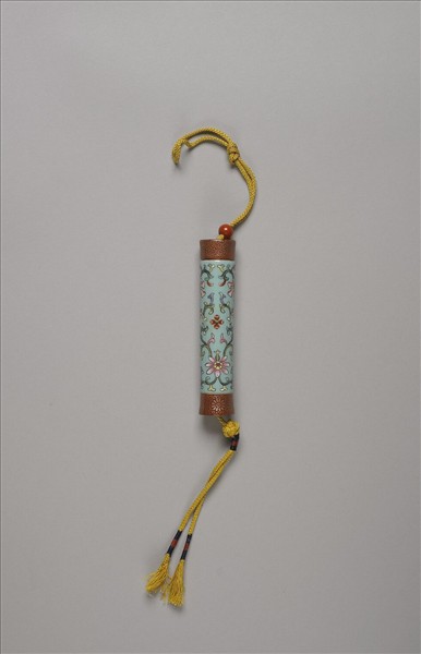 粉彩藍地番蓮紋牙籤筒