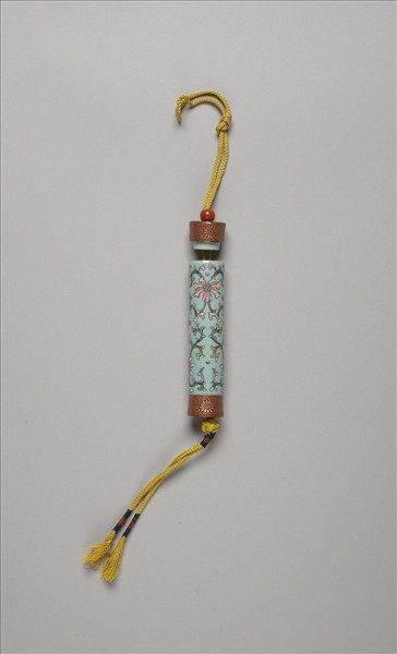 粉彩藍地番蓮紋牙籤筒