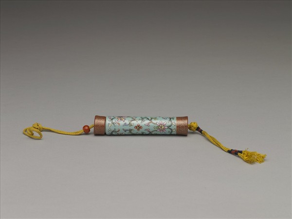 粉彩藍地番蓮紋牙籤筒