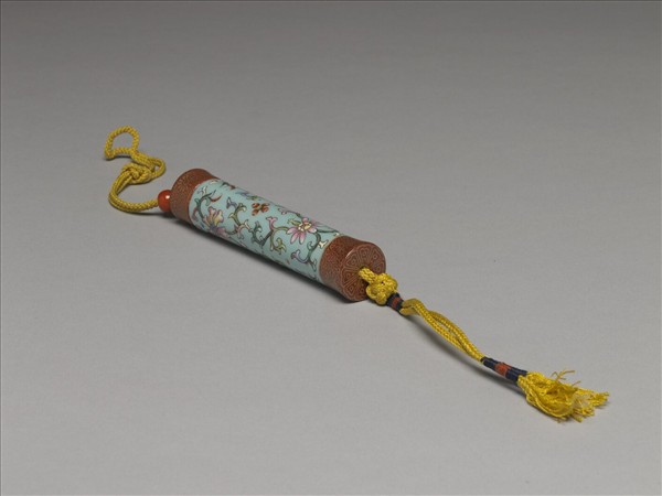 粉彩藍地番蓮紋牙籤筒