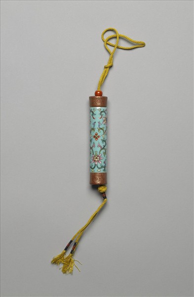 粉彩藍地番蓮紋牙籤筒