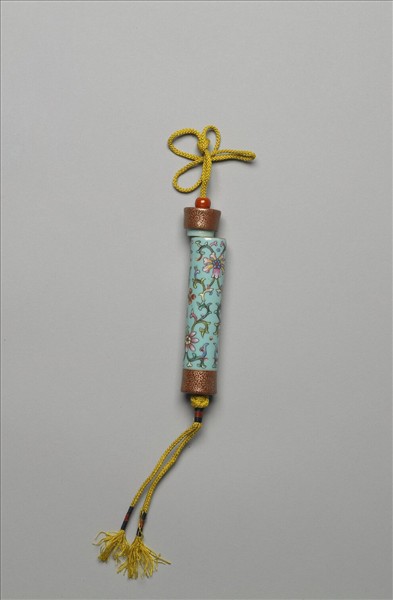 粉彩藍地番蓮紋牙籤筒