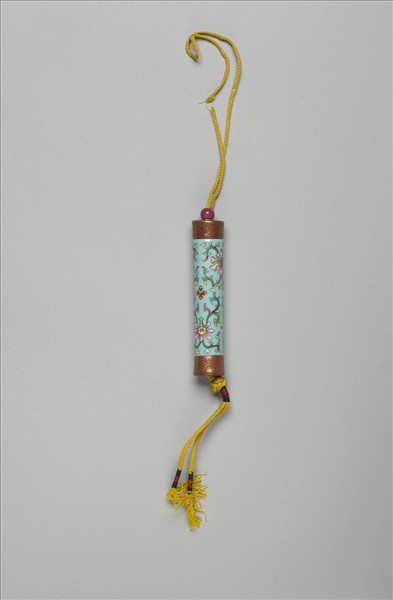 粉彩藍地番蓮紋牙籤筒