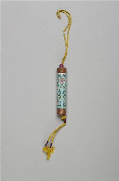 粉彩藍地番蓮紋牙籤筒