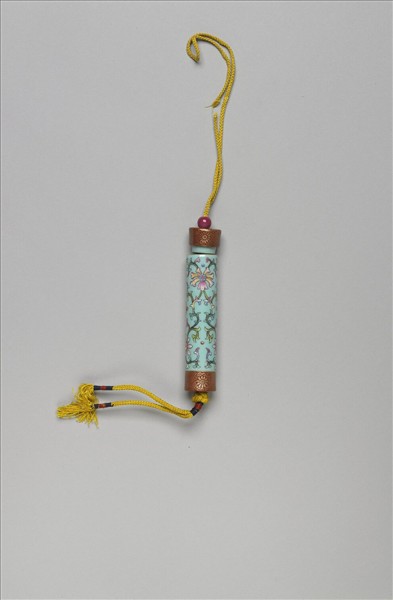 粉彩藍地番蓮紋牙籤筒