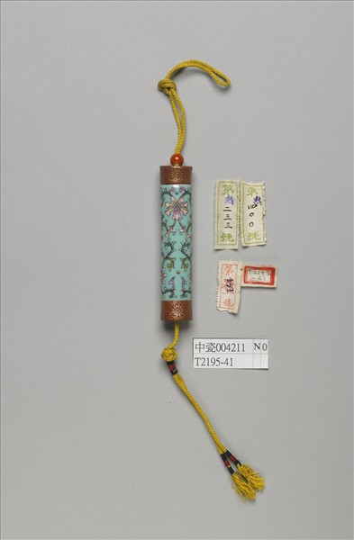 粉彩藍地番蓮紋牙籤筒