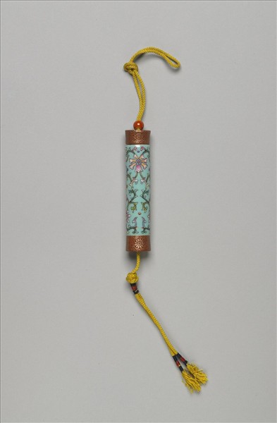 粉彩藍地番蓮紋牙籤筒