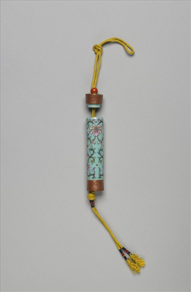 粉彩藍地番蓮紋牙籤筒