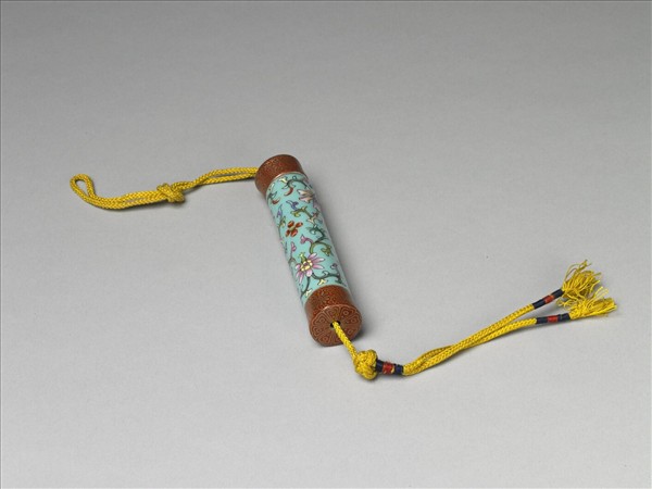 粉彩藍地番蓮紋牙籤筒