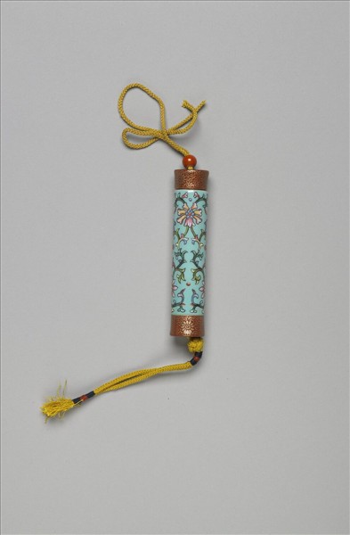 粉彩藍地番蓮紋牙籤筒