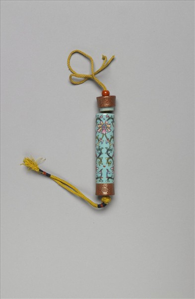 粉彩藍地番蓮紋牙籤筒