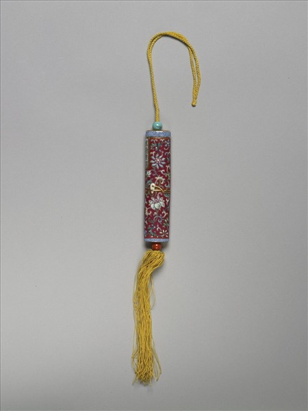 粉彩紅地番蓮紋牙籤筒