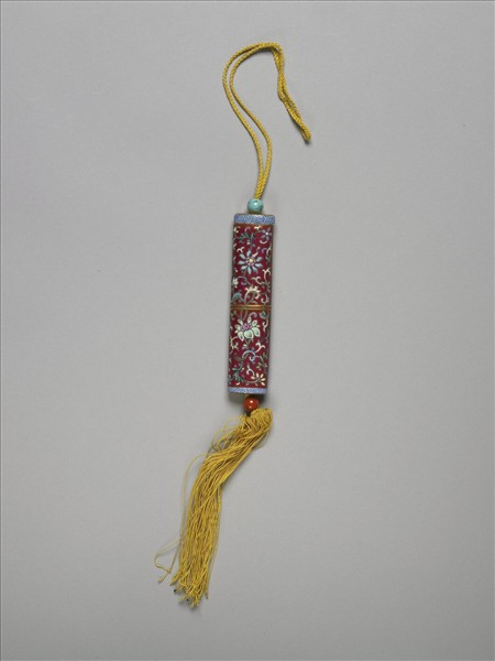 粉彩紅地番蓮紋牙籤筒