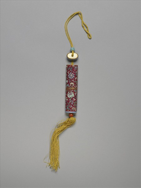 粉彩紅地番蓮紋牙籤筒