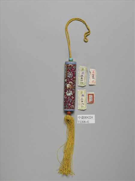 粉彩紅地番蓮紋牙籤筒