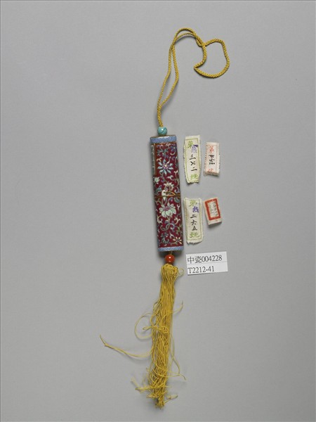 粉彩紅地番蓮紋牙籤筒