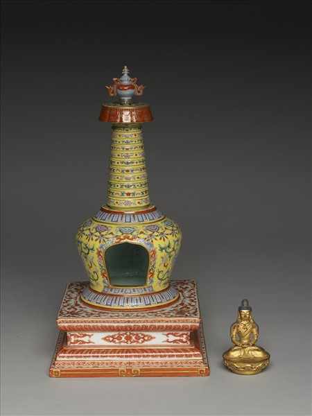 粉彩黃地花卉紋塔形龕