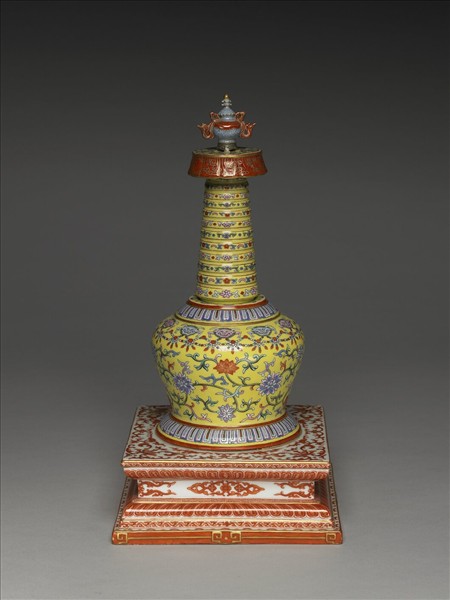 粉彩黃地花卉紋塔形龕
