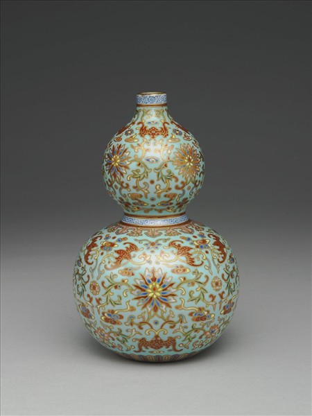 粉彩湖綠地番蓮紋葫蘆瓶