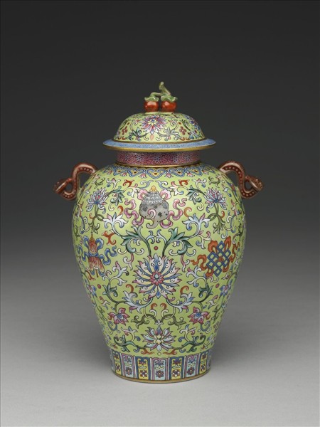 粉彩綠地八寶番蓮紋蓋罐