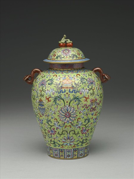 粉彩綠地八寶番蓮紋蓋罐