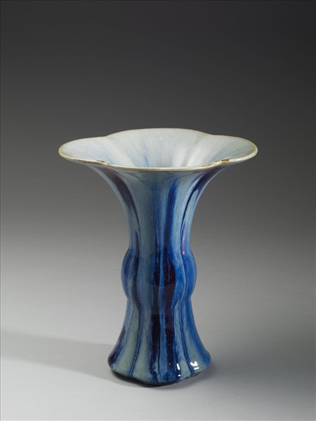 爐鈞釉四瓣花觚